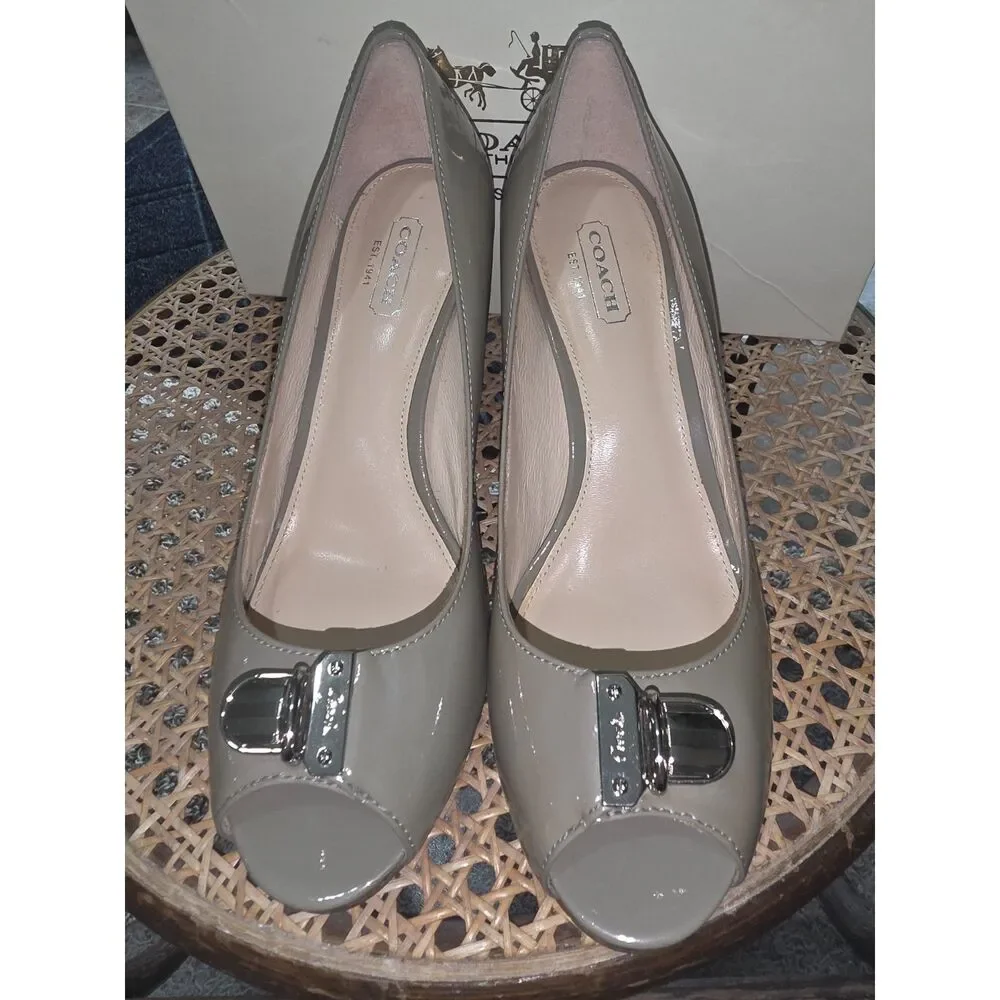 Coach Helaine Patent Leather Peep Toe Pumps Taupe Gray Heels Size 6.5B - Picture 4 of 8